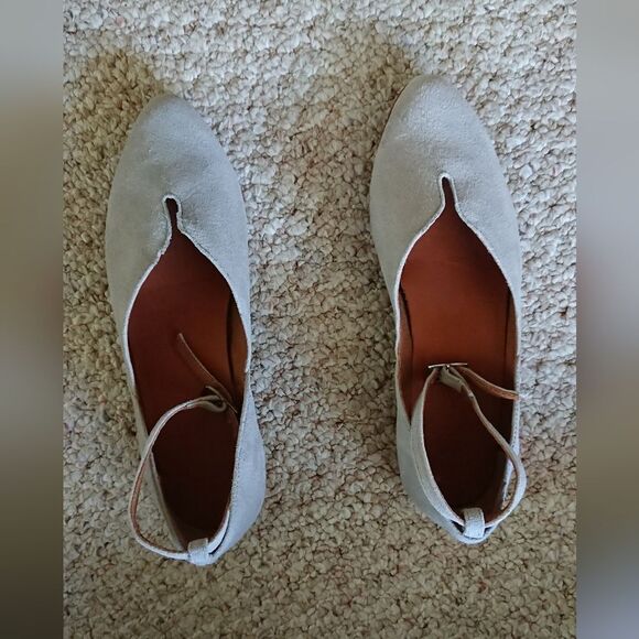 Charleston Shoe Co Suede Ballet ankle closure Flat in gray Size 8 - Picture 5 of 12